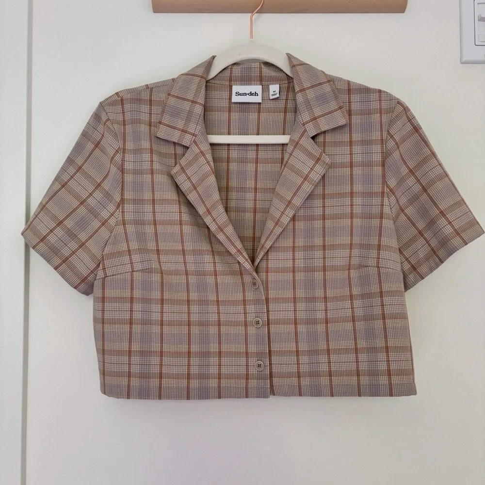 Aritzia Sunday Best Tuesday Shirt Cropped Polo Top Size M Academia Preppy - Picture 1 of 7